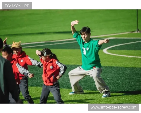 梦中与众多足球明星相聚畅聊球技与人生的奇妙体验